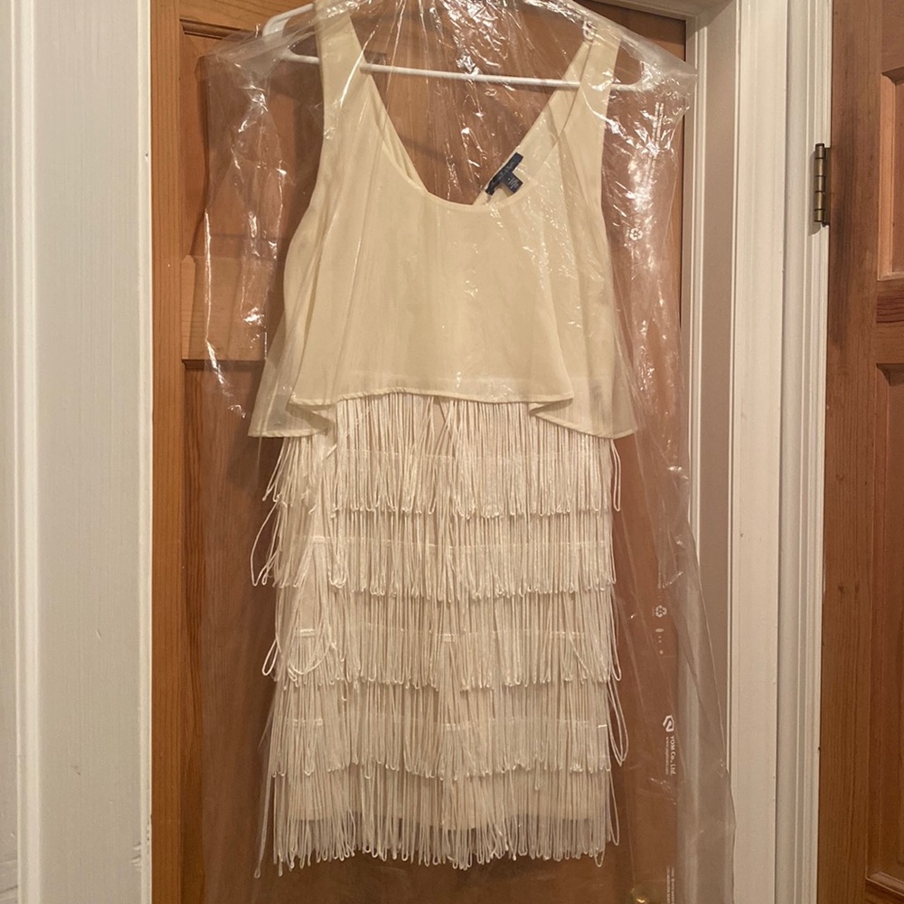 Off white sleeveless flapper dress